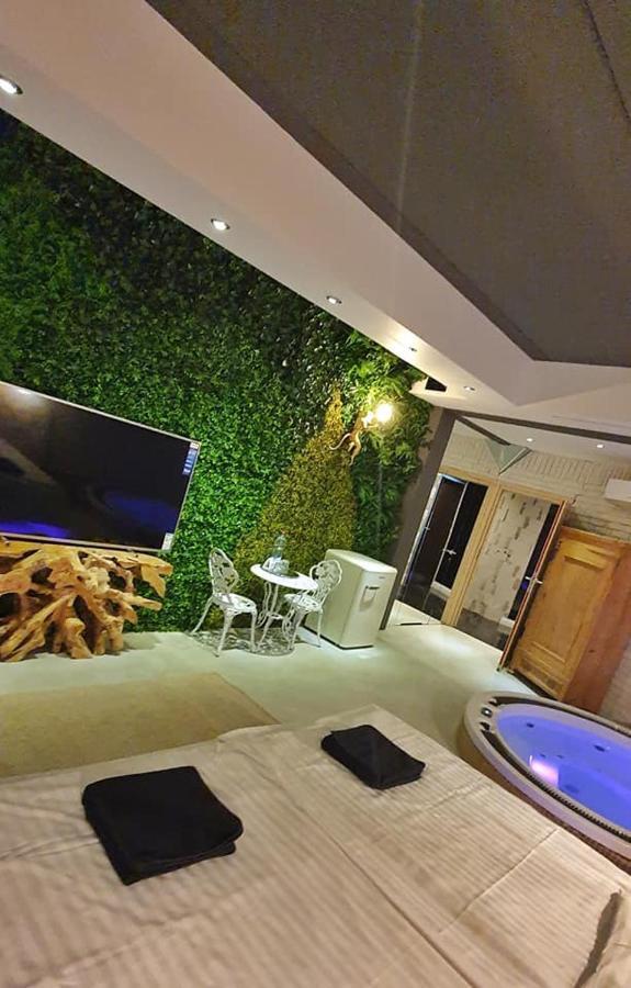 Small Apartment with Jacuzzi